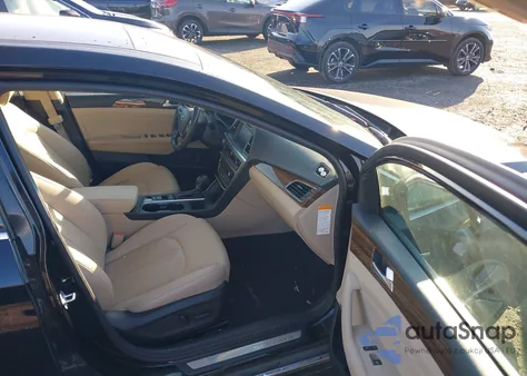 2016 Hyundai Sonata Hybrid Limited z USA, uszkodzony, nr VIN KMHE34L19GA008882